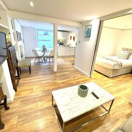 Historical Building / Cozy Basement Apt / Central CBG Екстериор снимка