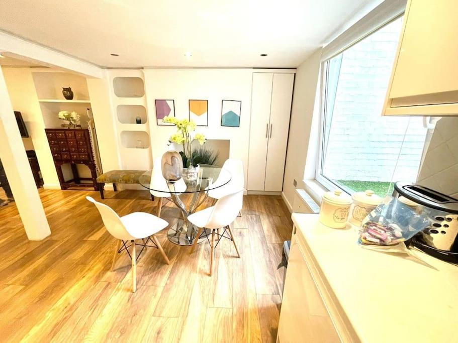 Historical Building / Cozy Basement Apt / Central CBG Екстериор снимка