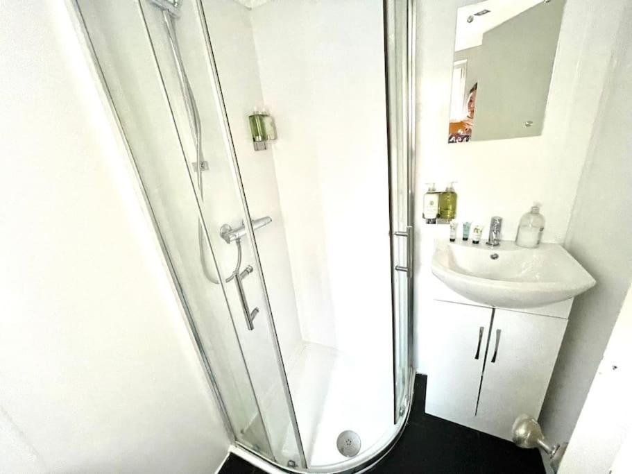 Historical Building / Cozy Basement Apt / Central CBG Екстериор снимка