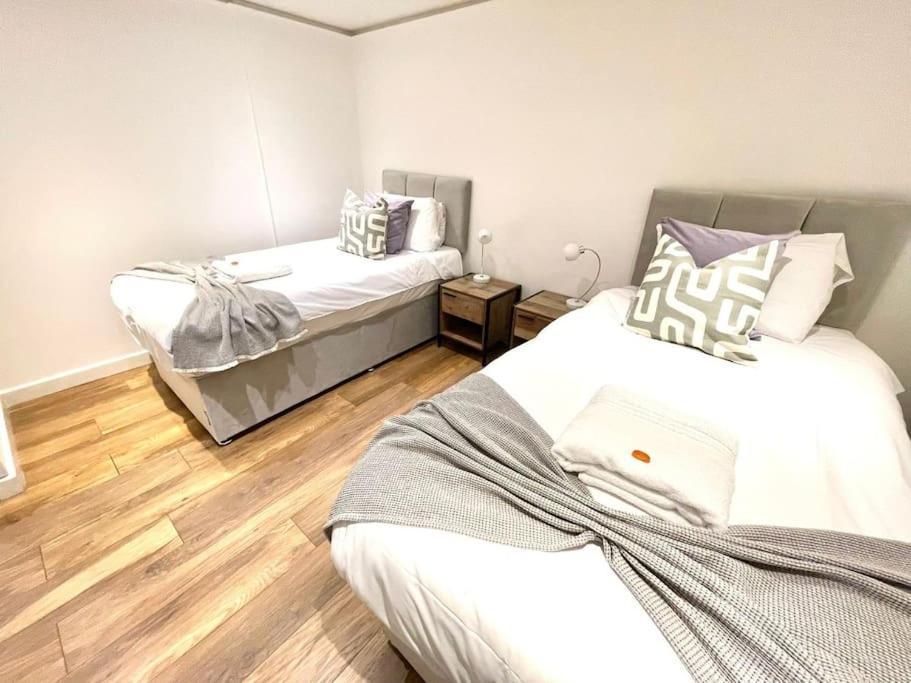 Historical Building / Cozy Basement Apt / Central CBG Екстериор снимка