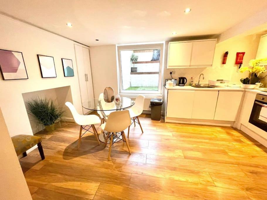 Historical Building / Cozy Basement Apt / Central CBG Екстериор снимка